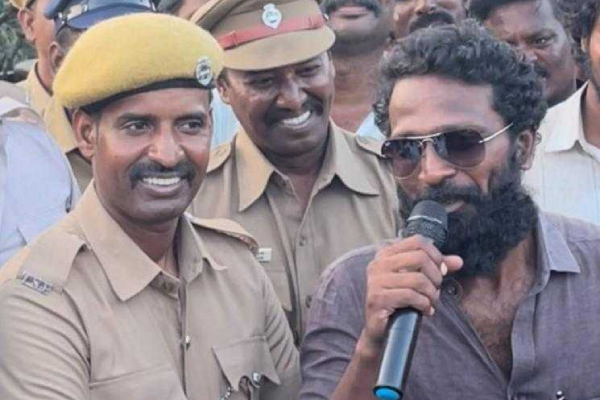 விடுதலை ஷூட்டிங்கில் பிரபல இயக்குனருடன் இருக்கும் வெற்றிமாறன்.. வெளியான புகைப்படம் | Viduthalai Movie Shooting Spot Photo