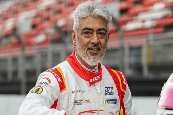 ரேசிங் மைதானத்தில் மனைவி ஷாலினியை முத்தமிட்ட அஜித்... வைரலாகும் காணொளி | Love Beyond The Finish Line Ajith Kumar Shalini ரேசிங் மைதானத்தில் மனைவி ஷாலினியை முத்தமிட்ட அஜித்... வைரலாகும் காணொளி | Love Beyond The Finish Line Ajith Kumar Shalini