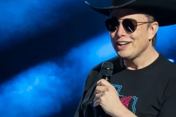 ලොව ධනවත්ම පුද්ගලයාගේ වත්කමට එකවරම සිදු වූ දේ..