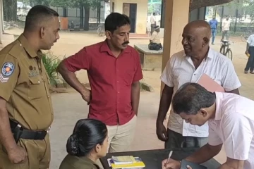 கிளிநொச்சியில் கட்டுப் பணம் செலுத்திய கட்சி!