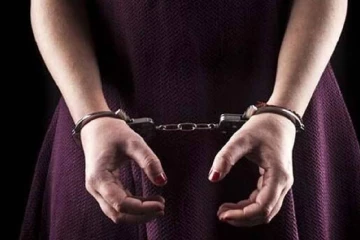 ඉන්ධන තොගයක් සමග කාන්තාවක් අත්අඩංගුවට