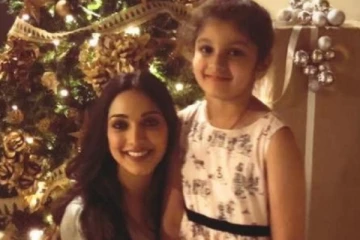 இந்த புகைப்படத்தில் நடிகை கியாரா அத்வானியுடன் இருக்கும் சிறுமி யார் தெரியுமா! சூப்பர்ஸ்டாரின் மகளா