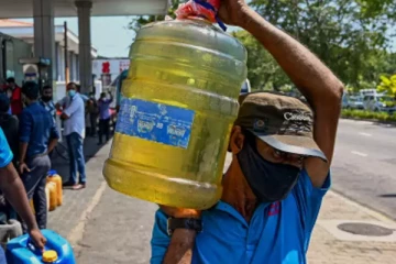 வீடுகளில் எரிபொருளை சேமித்து வைப்பவர்கள் கவனத்திற்கு!