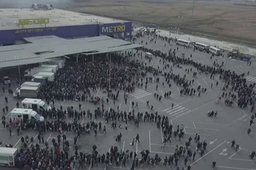 உக்ரைன் மக்களை உணவிற்க்காக கையேந்தவிட்ட ரஷ்யா; வெளியான புகைப்படம்!