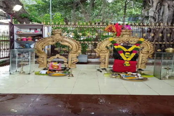 கணவனுடன் உடன்கட்டை ஏறிய பெண்- காவல் தெய்வமாக வழிபடும் கிராம மக்கள் | Theepainthal Amman Temple In Mayiladuthurai கணவனுடன் உடன்கட்டை ஏறிய பெண்- காவல் தெய்வமாக வழிபடும் கிராம மக்கள் | Theepainthal Amman Temple In Mayiladuthurai