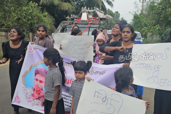 யாழில் துப்பாக்கிச்சூட்டுக்கு இலக்காகி உயிரிழந்த சிறுவன் - சடலத்துடன் வீதியில் போராடிய உறவுகள் | Police Shooting Boy Died In Jaffna Protest