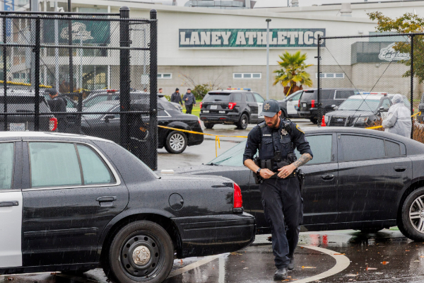 அமெரிக்க பாடசாலைகளுக்கு வந்த வெடிகுண்டு மிரட்டலால் ஏற்பட்ட பரபரப்பு | Bomb Threats At Four Schools In California
