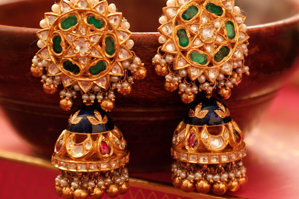 தற்போது தங்கம் வாங்கலாமா? இன்றைய ரேட் எவ்வளவு தெரியுமா! - தமிழ்நாடு