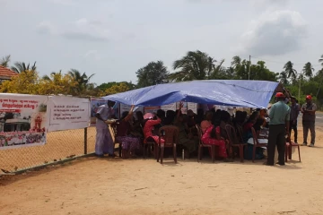 வலி. வடக்கு மக்கள் தமது காணிகளை விடுவிக்கக்கோரி பலாலி சந்தியில் ஆறாவது வாரமாக போராட்டம்