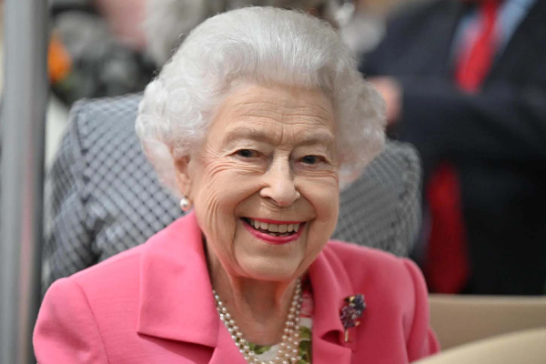 ராணி எலிசபெத்துக்காக 30 ஆண்டிற்கு முன்பே தயாரான சவப்பெட்டி.. இதுல அப்படியென்ன விஷயம் இருக்கு? | Queen Elizabeth Coffin 30 Years Before Reason