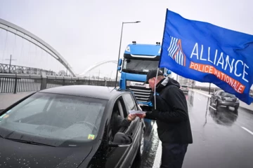 ஒலிம்பிக் நேரத்தில் விடுப்பு கிடையாது என அரசு அறிவிப்பு: பிரான்ஸ் பொலிசார் ஆர்ப்பாட்டம்