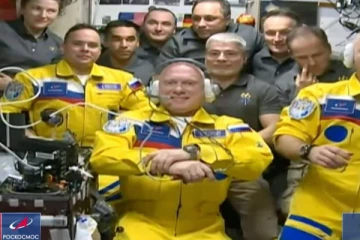 மஞ்சள் ஆடையில் ரஸ்ய விண்வெளி வீரர்கள் உக்ரைனுக்கு ஆதரவா? ரஸ்யாவின் பதில்!(காணொளி)