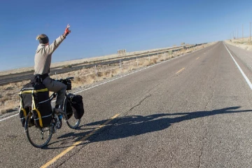 இலங்கைக்கு வந்த சுற்றுலா பயணி கைது