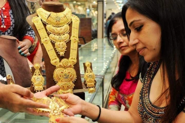 இன்று இல்லத்தரசிகளுக்கு மகிழ்ச்சியை ஏற்படுத்திய  தங்கம் விலை!