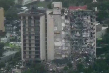 அமெரிக்காவில் தரைமட்டமான  12 மாடிக் கட்டடம் ; 99 பேர் நிலை என்ன?