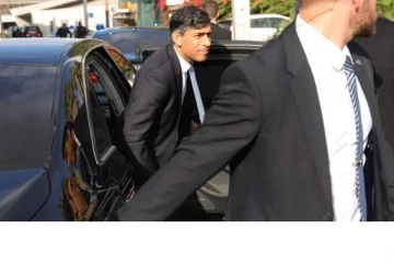 இஸ்ரேலை சென்றடைந்தார் பிரிட்டன் பிரதமர் ரிஷி சுனக்