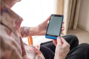 கையில் சிம் இல்லாத போன்! மகனை நம்பி வந்த 80 வயது மூதாட்டிக்கு நிகழ்ந்த சோகம்