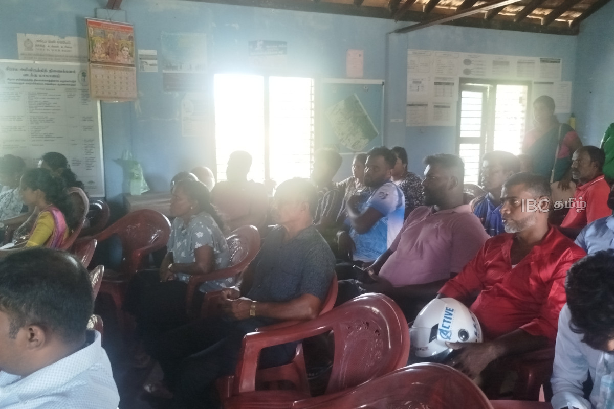 வடமராட்சி கிழக்கில் 300 ஏக்கர் காணி கோரிக்கை! மக்கள் கடும் எதிர்ப்பு | 300 Acres Of Land Seized In Vadamarachchi East