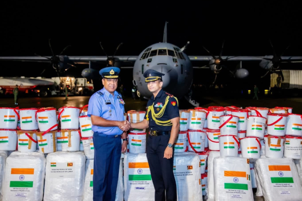 ඉන්දීය ගුවන් හමුදාවෙන් ශ්‍රී ලංකාවේ අවතැන් ජනතාවට මානුෂීය ආධාර ටික මෙන්න | 12 Tons Of Indian Relief Reach Katunayake