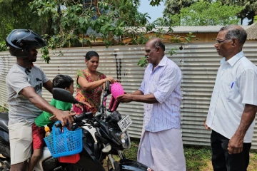 இந்திய இழுவைப் படகுகள் அட்டகாசம்: பேச்சுவார்த்தைக்கு இந்தியா செல்வதற்கு உண்டியல் குலுக்கல்(Video)