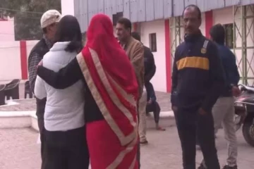 மேக்கப் கிட்டை யூஸ் செய்த மாமியார் - ஆத்திரத்தில் மருமகள் கணவருக்கு செய்த செயல்!