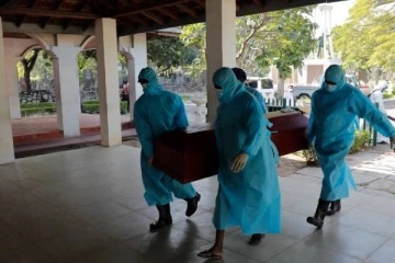 இலங்கையில் ஒரே நாளில் 195 பேர் கொரோனா தொற்றால் மரணம்!