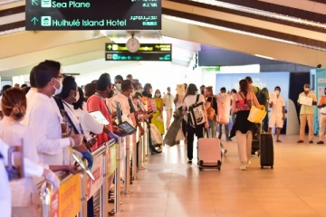 இலங்கையில் குவியும் வெளிநாட்டவர்கள்