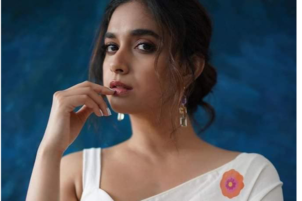 இதுவரை இல்லாத அளவிற்கு வெறித்தனமான ஒர்க்கவுட்!! நடிகை கீர்த்தி எடுத்த அதிரடி.. | Actress Keerthy Suresh Workout Yoga Video Post