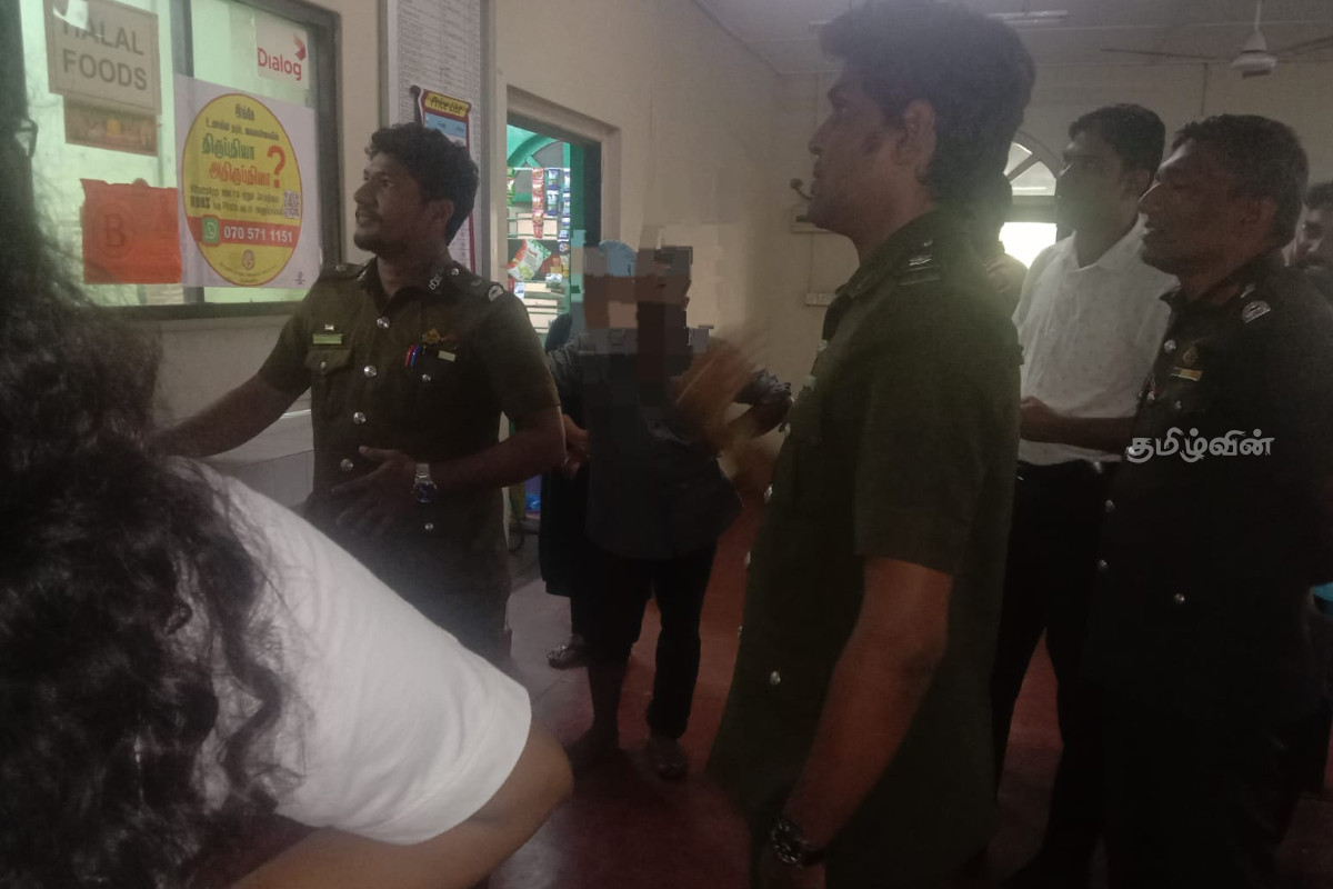 கிழக்கு பல்கலைக்கழக வளாகத்திலுள்ள இரு சிற்றுண்டிச்சாலைகளுக்கு பூட்டு | Fines Canteens Eastern Uni கிழக்கு பல்கலைக்கழக வளாகத்திலுள்ள இரு சிற்றுண்டிச்சாலைகளுக்கு பூட்டு | Fines Canteens Eastern Uni