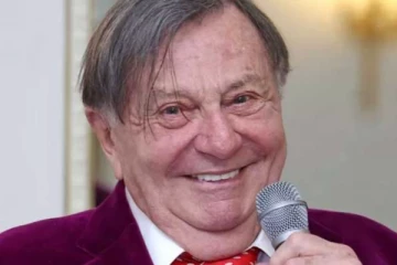 දිවි ගමනට සමුදුන් සුවිශේෂි විකට නළුවා..