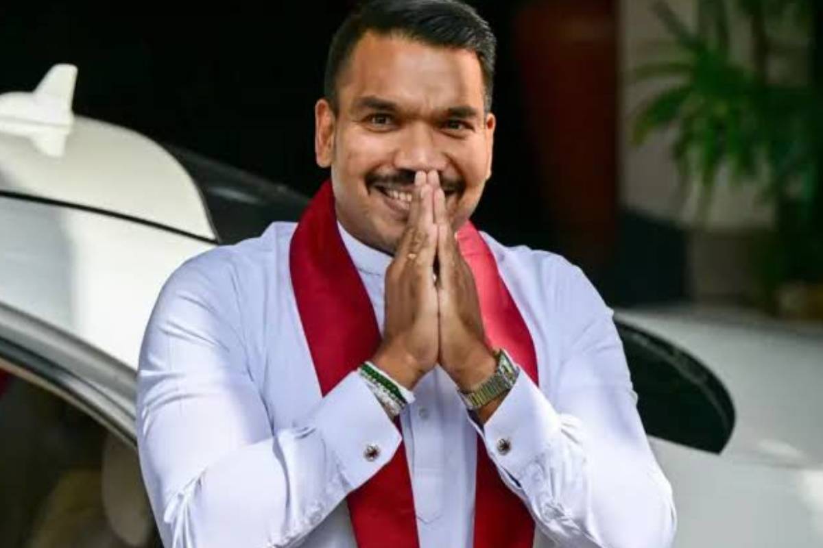 நாமல் ராஜபக்சவின் தனிப்பட்ட செயலாளரின் இல்லத்தில் திடீர் சோதனை! அதிகாலை வரை வாக்குமூலங்கள் பதிவு | Bribery Commission Raids House Of Namal Secretary நாமல் ராஜபக்சவின் தனிப்பட்ட செயலாளரின் இல்லத்தில் திடீர் சோதனை! அதிகாலை வரை வாக்குமூலங்கள் பதிவு | Bribery Commission Raids House Of Namal Secretary