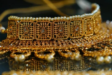 ஒருவழியாக உச்சத்தில் இருந்து இறங்கிய தங்கம் விலை - எவ்வளவு பாருங்க..