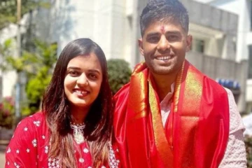 மனைவியுடன் திருப்பதியில் சாமி தரிசனம் செய்த சூர்யகுமார் யாதவ்... - வைரலாகும் வீடியோ...!