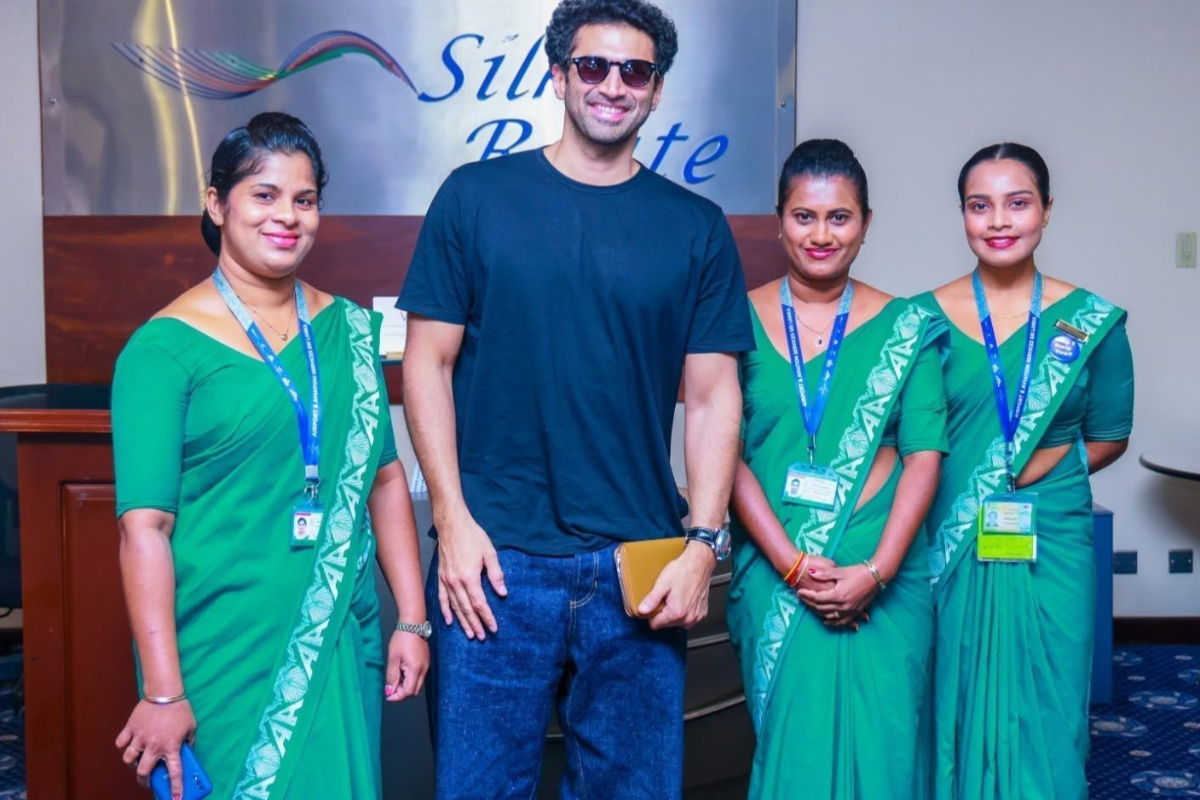 இலங்கை வந்துள்ள பாலிவுட் நட்சத்திரங்கள்; விமான நிலையத்தில் வரவேற்பு | Shilpa Shetty Jacqueline Fernandez In Sri Lanka