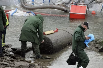 2 ஆம் உலகப்போரில் ஜெர்மனியில் புதையுண்ட வெடிகுண்டு கண்டுபிடிப்பு - பிரதேசவாசிகள் வெளியேறும் நிலை