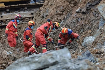 சீனாவில் நிலச்சரிவில் ஒரே குடும்பத்தை சேர்ந்த ஆறு பேர் பலி