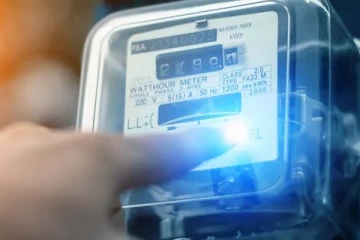 மின்சார மீட்டரில் மோசடி செய்த வீட்டு உரிமையாளர்கள்