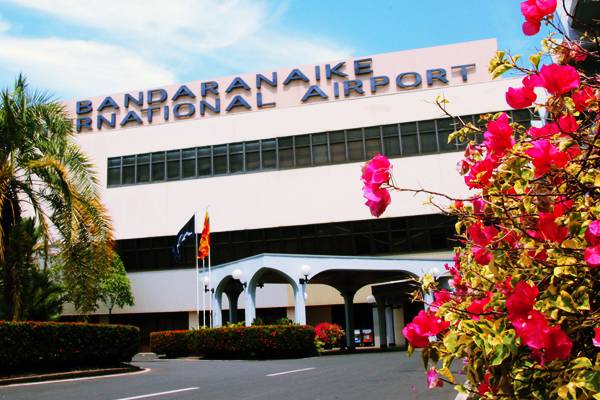 பெங்களூருவிலிருந்து வருகை தந்த தொழிலதிபர் கட்டுநாயக்கவில் சுற்றிவளைப்பு...! | Businessman Arrested Bia Foreign Currency