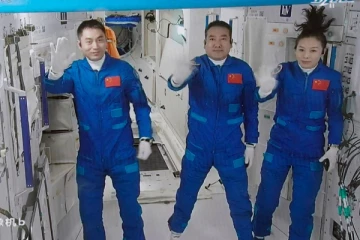 6 மாதங்கள் விண்வெளி பயணம்.. பூமிக்கு திரும்பிய விண்வெளி வீரர்கள்!