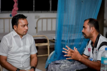 தாக்கப்பட்ட ஊடகவியலாளரை நேரில் சென்று பார்வையிட்ட இராஜாங்க அமைச்சர்(Photos)