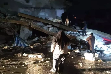 துருக்கி- சிரியா எல்லையில் பயங்கர நிலநடுக்கம்; 95 பேர் பலி!