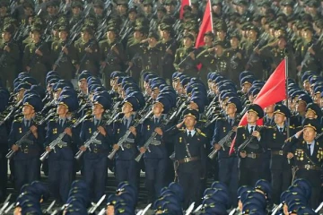 வாடகொரியாவில் நள்ளிரவில் நடந்த ராணுவ அணிவகுப்பு