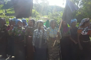 மலையகத்தில் அரசுக்கு எதிராக வீதிக்கு இறங்கிய மக்கள் (Photos)