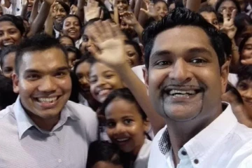 அமைச்சர் நாமல் வழங்கிய பதவியை இராஜினாமா செய்துள்ள பிரபல சிங்கள பாடகர்