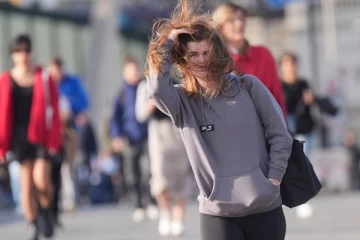 பிரித்தானியாவை துவம்சம் செய்துவரும் Lilian புயல்... 60,000 வீடுகளுக்கு பாதிப்பு