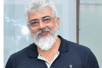 AK61 பட கெட்டப்-ல் இன்று ரசிகர்களை சந்தித்த நடிகர் அஜித்! வெளியான லேட்டஸ்ட் போட்டோஸ்