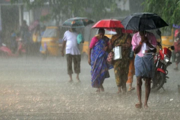 தமிழகத்தில் நாளை 12 மாவட்டங்களில் கனமழை பெய்யும்- வானிலை மையம் எச்சரிக்கை