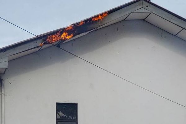 வவுனியாவில் குப்பையை எரித்ததால் ஏற்பட்ட அசம்பாவிதம்! | Fire Accident Caused Burning Garbage In Vavuniya