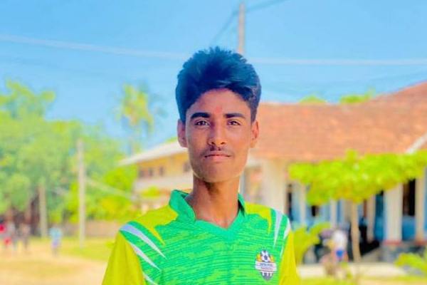 பாடசாலையில் நீச்சல் தடாகம் இல்லாமலும் சாதித்துக் காட்டிய புங்குடுதீவு மாணவன்! | Free Style Swimming Competition Won Jaffna Student