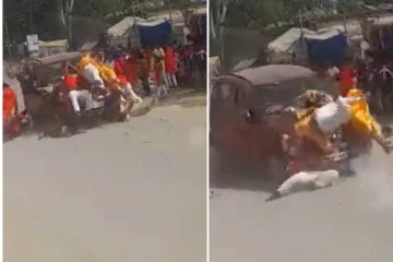 தசரா ஊர்வலத்தில் நடந்த பயங்கரம்... அதிவேகத்தில் மக்கள் மீது மோதி தூக்கி வீசிய கார்: அதிர வைக்கும் வீடியோ